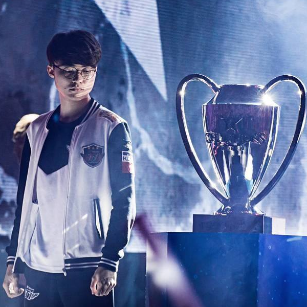 反恐精英2：8月27日的更新恢复了在 Ancient 上的手雷排列视觉效果；并修复了刀具动画