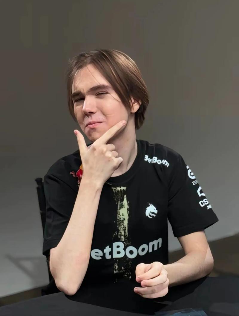 s1mple 参加了一场引起轩然大波的表演赛，导致了一波批评