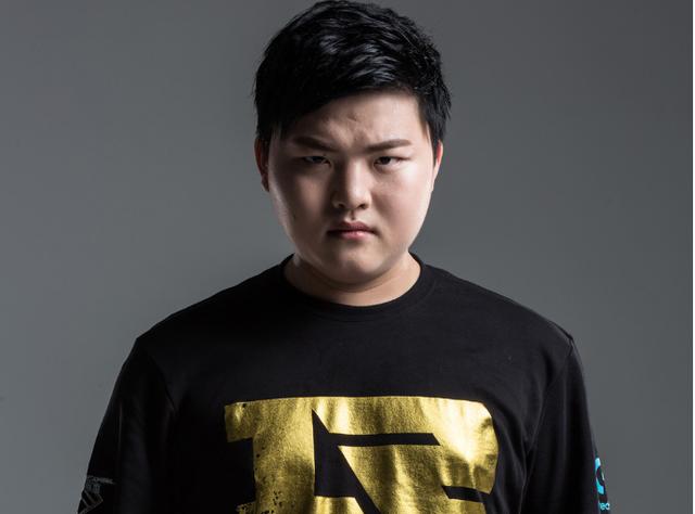 百家乐“顺路”心理：跟随趋势为何如此难以抗拒？（趋势的诱惑：为何在百家乐中“顺路”如此难以抗拒？）